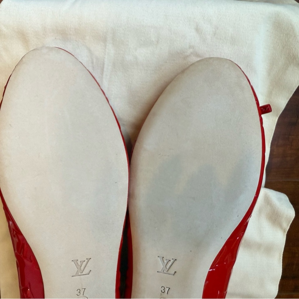 Louis Vuitton Red Flats with Glossy Finish - Picture 4 of 4